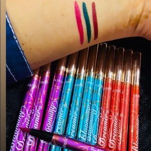 This is colorful Eyeliner include Red Pink & Pistachio leads Lyon beauty brand